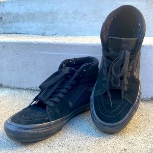 Men’s size 8 high top Vans